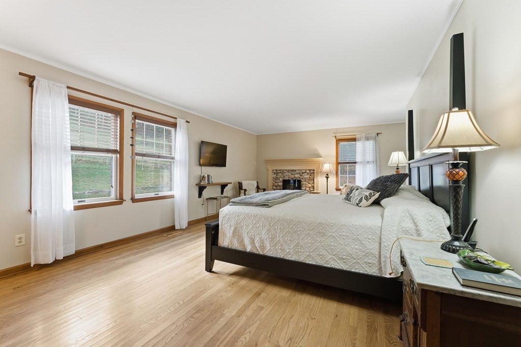 Franklin, North Carolina, 28734, United States, 3 Bedrooms Bedrooms, ,4 BathroomsBathrooms,Residential,Active,2007026