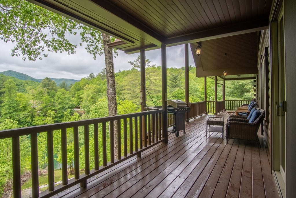 Topton, North Carolina, 28781, United States, 3 Bedrooms Bedrooms, ,4 BathroomsBathrooms,Residential,Active,2007166