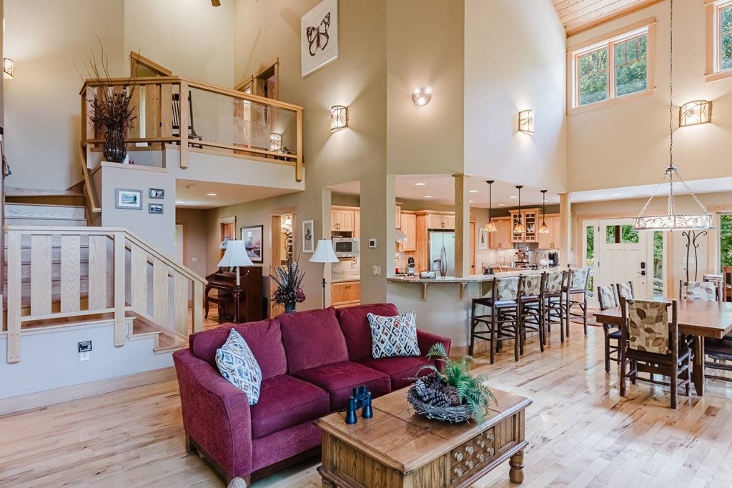 Bryson City, North Carolina, 28713, United States, 4 Bedrooms Bedrooms, ,4 BathroomsBathrooms,Residential,Active,1941145