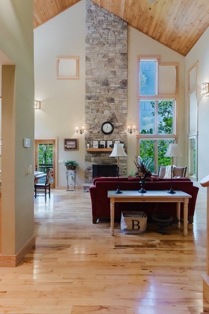 Bryson City, North Carolina, 28713, United States, 4 Bedrooms Bedrooms, ,4 BathroomsBathrooms,Residential,Active,1941145