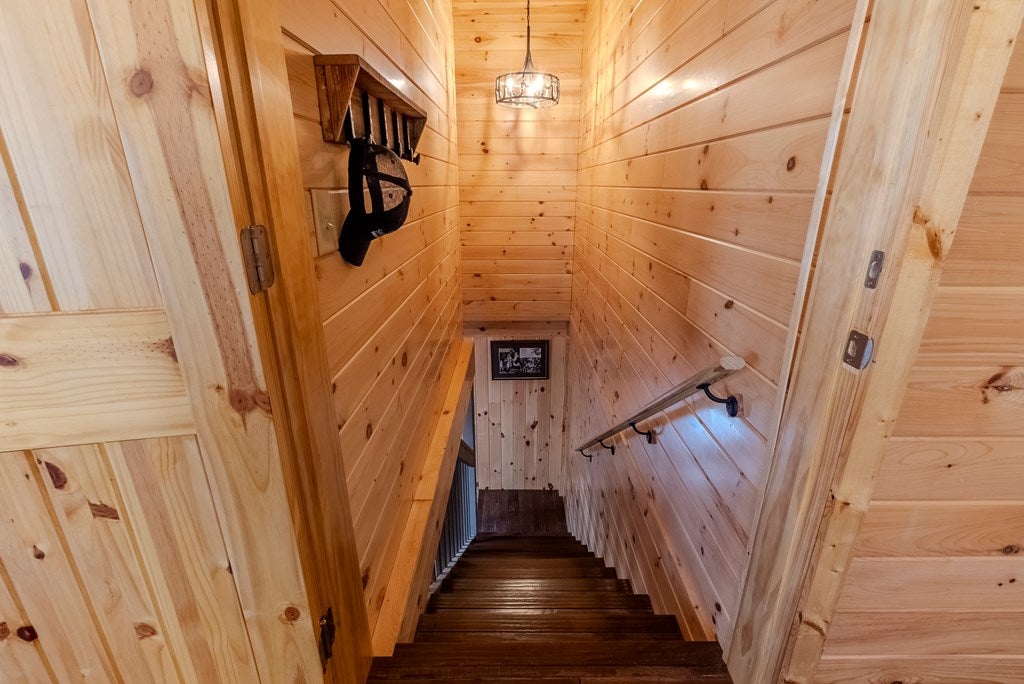 Otto, North Carolina, 28763, United States, 4 Bedrooms Bedrooms, ,6 BathroomsBathrooms,Residential,Active,2007240