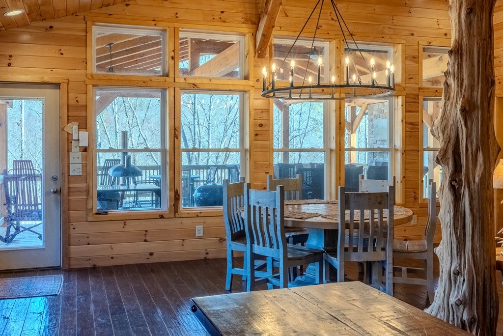 Otto, North Carolina, 28763, United States, 4 Bedrooms Bedrooms, ,6 BathroomsBathrooms,Residential,Active,2007240