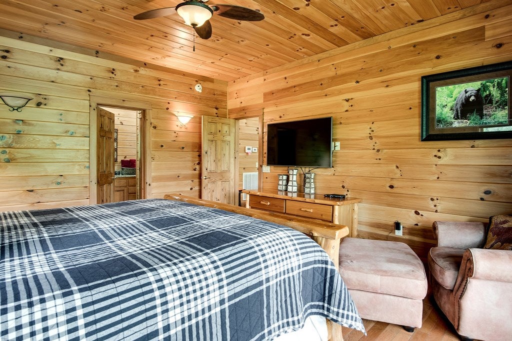 Topton, North Carolina, 28781, United States, 3 Bedrooms Bedrooms, ,4 BathroomsBathrooms,Residential,Active,2007166