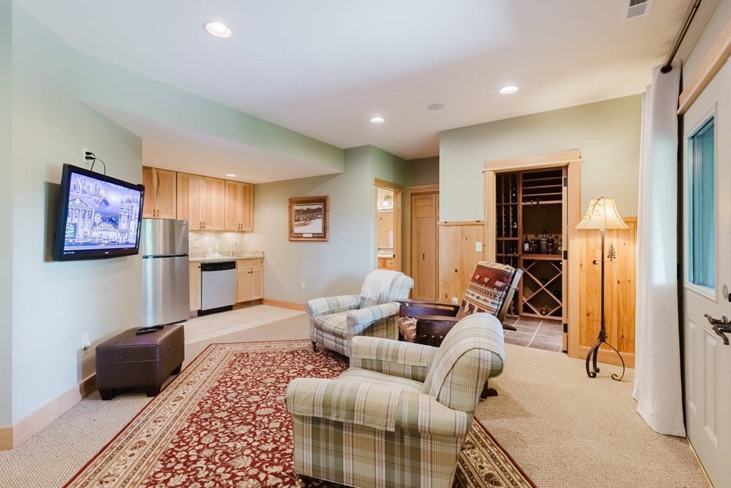 Bryson City, North Carolina, 28713, United States, 4 Bedrooms Bedrooms, ,4 BathroomsBathrooms,Residential,Active,1941145