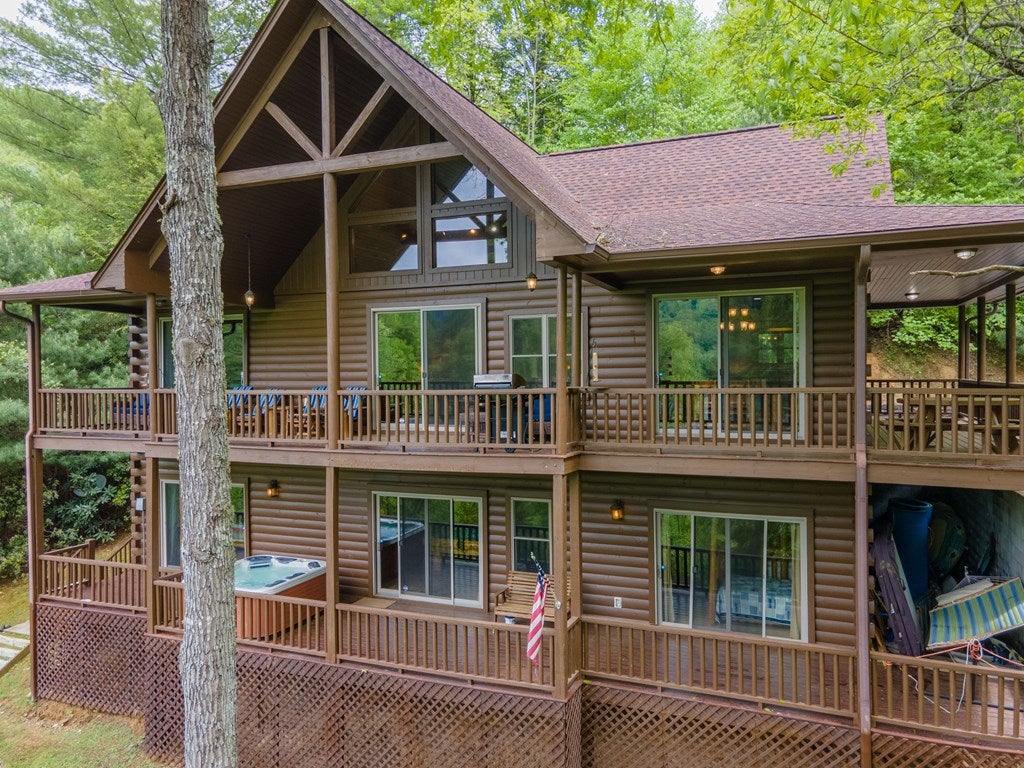 Topton, North Carolina, 28781, United States, 3 Bedrooms Bedrooms, ,4 BathroomsBathrooms,Residential,Active,2007166