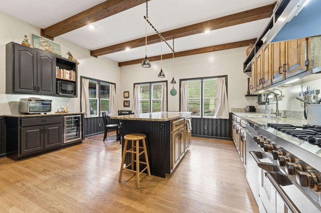 Franklin, North Carolina, 28734, United States, 3 Bedrooms Bedrooms, ,4 BathroomsBathrooms,Residential,Active,2007026