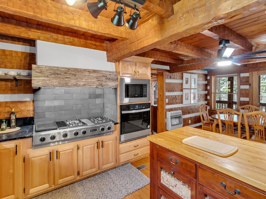 Robbinsville (Graham), North Carolina, 28771, United States, 6 Bedrooms Bedrooms, ,4 BathroomsBathrooms,Residential,Active,2006822