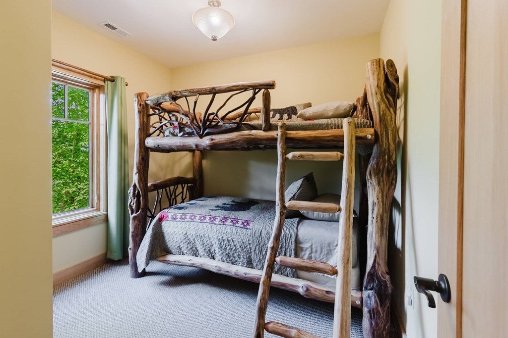 Bryson City, North Carolina, 28713, United States, 4 Bedrooms Bedrooms, ,4 BathroomsBathrooms,Residential,Active,1941145