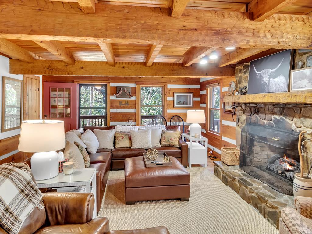 Robbinsville (Graham), North Carolina, 28771, United States, 6 Bedrooms Bedrooms, ,4 BathroomsBathrooms,Residential,Active,2006822