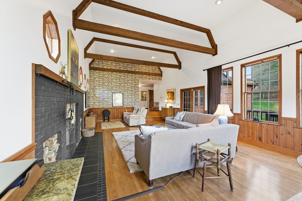 Franklin, North Carolina, 28734, United States, 3 Bedrooms Bedrooms, ,4 BathroomsBathrooms,Residential,Active,2007026