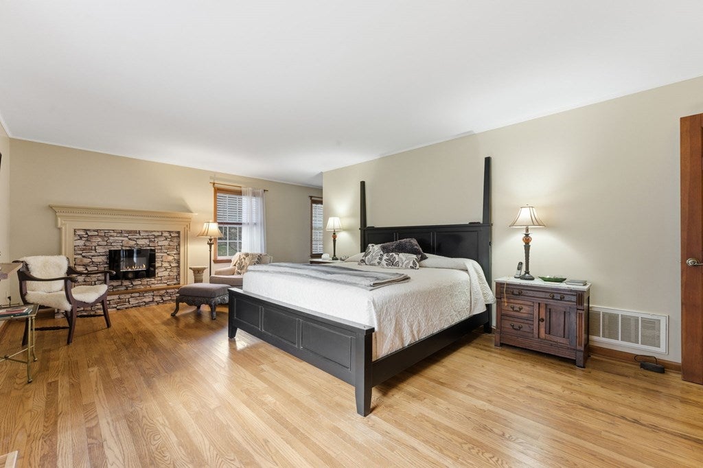 Franklin, North Carolina, 28734, United States, 3 Bedrooms Bedrooms, ,4 BathroomsBathrooms,Residential,Active,2007026