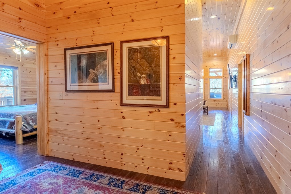 Otto, North Carolina, 28763, United States, 4 Bedrooms Bedrooms, ,6 BathroomsBathrooms,Residential,Active,2007240