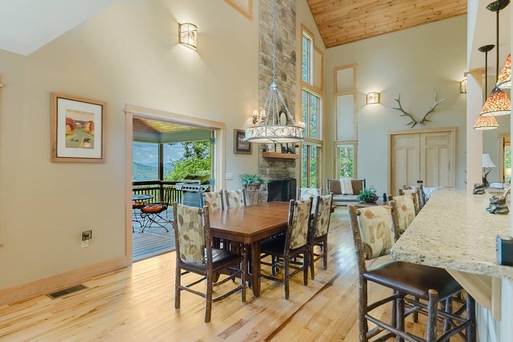 Bryson City, North Carolina, 28713, United States, 4 Bedrooms Bedrooms, ,4 BathroomsBathrooms,Residential,Active,1941145