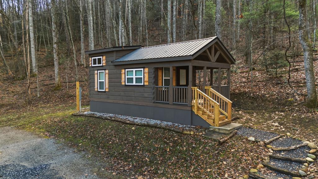 Franklin, North Carolina, 28734, United States, 3 Bedrooms Bedrooms, ,4 BathroomsBathrooms,Residential,Active,2007026