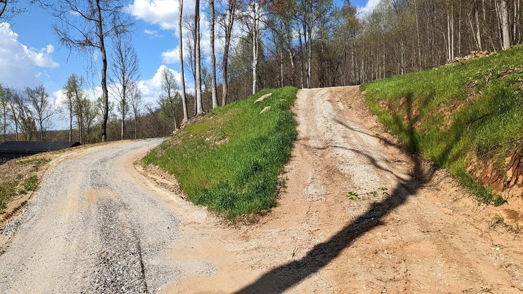 Franklin, North Carolina, 28734, United States, 2 Bedrooms Bedrooms, ,1 BathroomBathrooms,Residential,Active,1810496