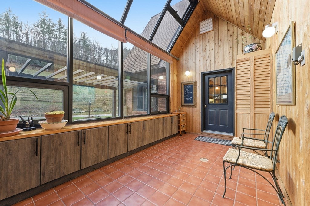 Franklin, North Carolina, 28734, United States, 3 Bedrooms Bedrooms, ,4 BathroomsBathrooms,Residential,Active,2007026