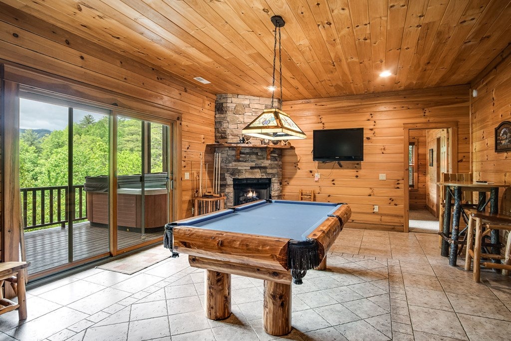 Topton, North Carolina, 28781, United States, 3 Bedrooms Bedrooms, ,4 BathroomsBathrooms,Residential,Active,2007166