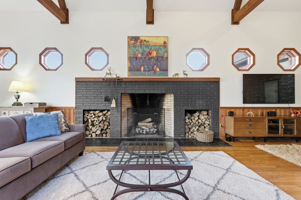 Franklin, North Carolina, 28734, United States, 3 Bedrooms Bedrooms, ,4 BathroomsBathrooms,Residential,Active,2007026