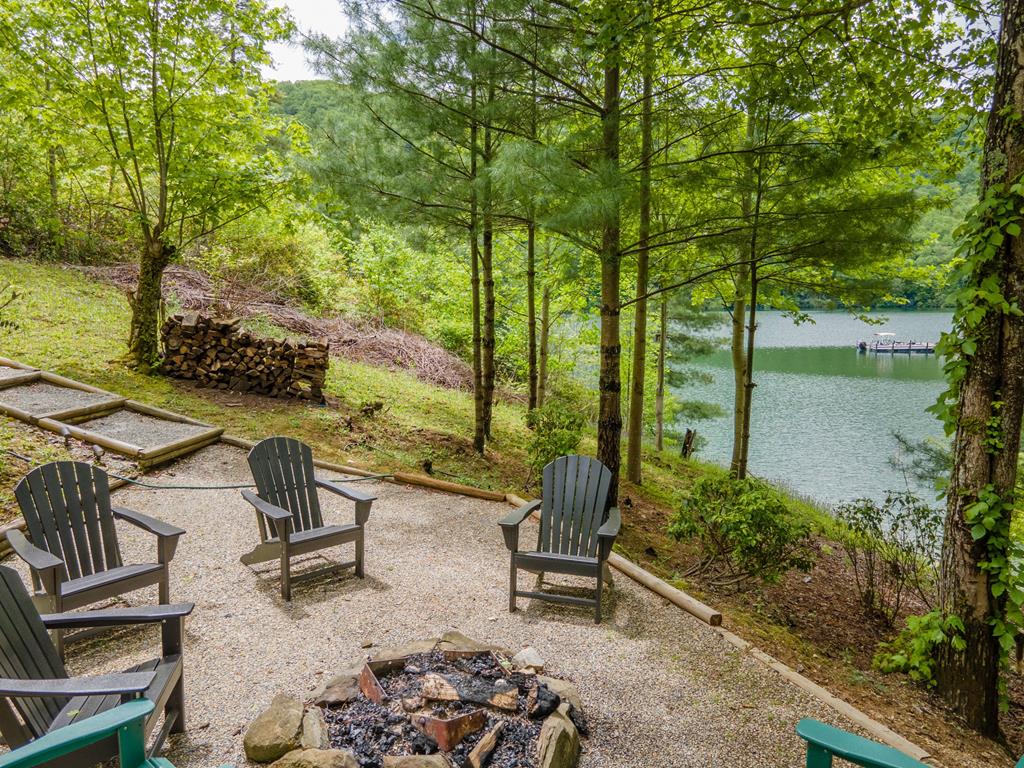 Topton, North Carolina, 28781, United States, 3 Bedrooms Bedrooms, ,4 BathroomsBathrooms,Residential,Active,2007166