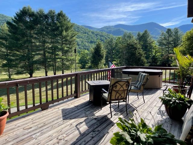 Franklin, North Carolina, 28734, United States, 3 Bedrooms Bedrooms, ,4 BathroomsBathrooms,Residential,Active,2007026