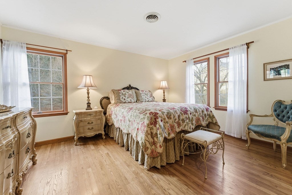 Franklin, North Carolina, 28734, United States, 3 Bedrooms Bedrooms, ,4 BathroomsBathrooms,Residential,Active,2007026