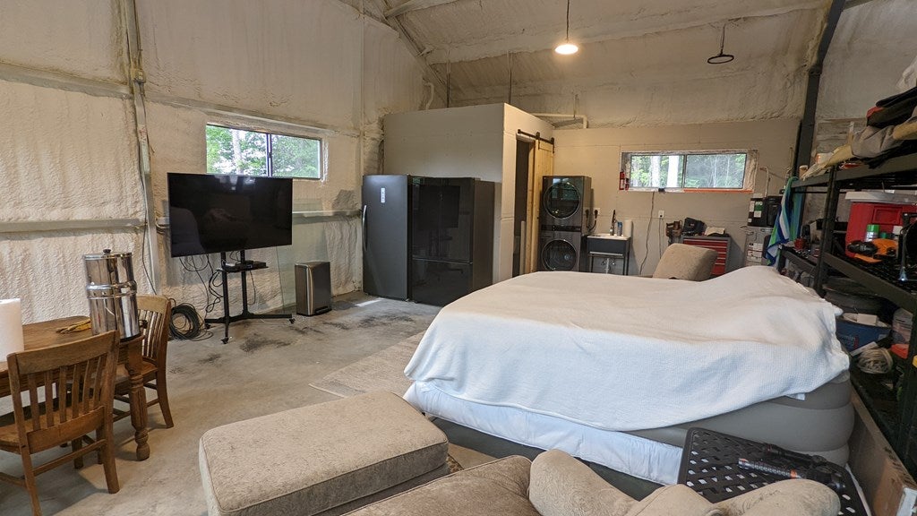 Franklin, North Carolina, 28734, United States, 2 Bedrooms Bedrooms, ,1 BathroomBathrooms,Residential,Active,1810496