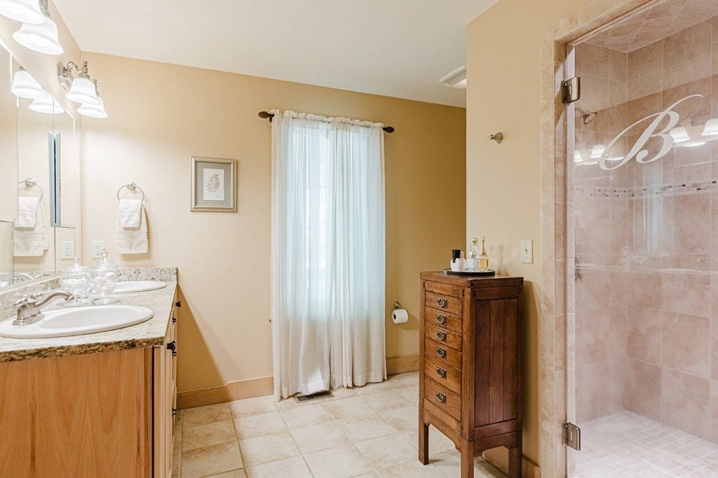 Bryson City, North Carolina, 28713, United States, 4 Bedrooms Bedrooms, ,4 BathroomsBathrooms,Residential,Active,1941145