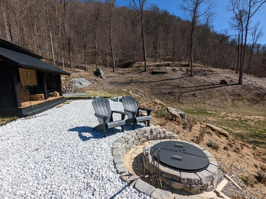 Franklin, North Carolina, 28734, United States, 2 Bedrooms Bedrooms, ,1 BathroomBathrooms,Residential,Active,1810496