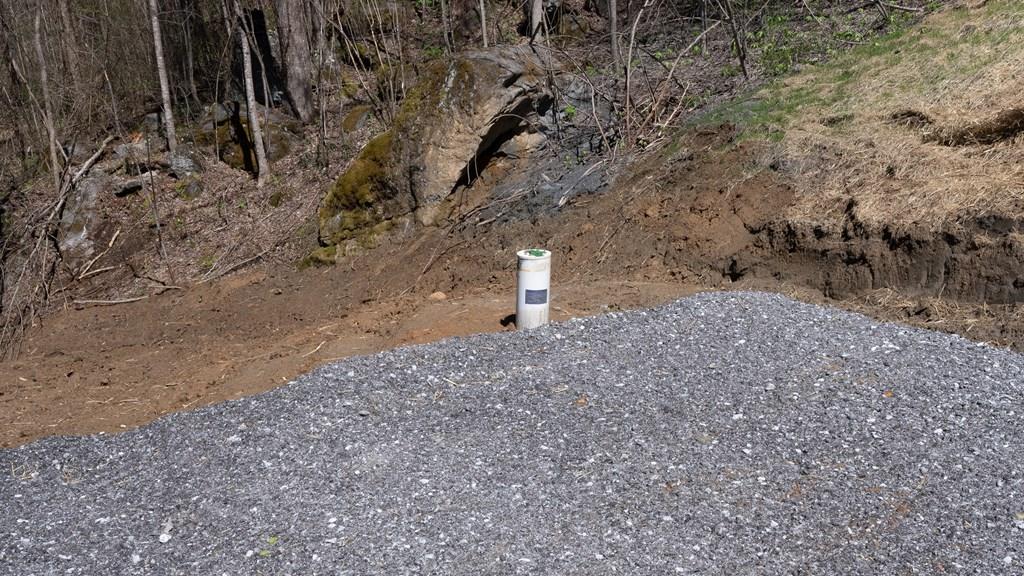 Franklin, North Carolina, 28734, United States, 2 Bedrooms Bedrooms, ,1 BathroomBathrooms,Residential,Active,1810496