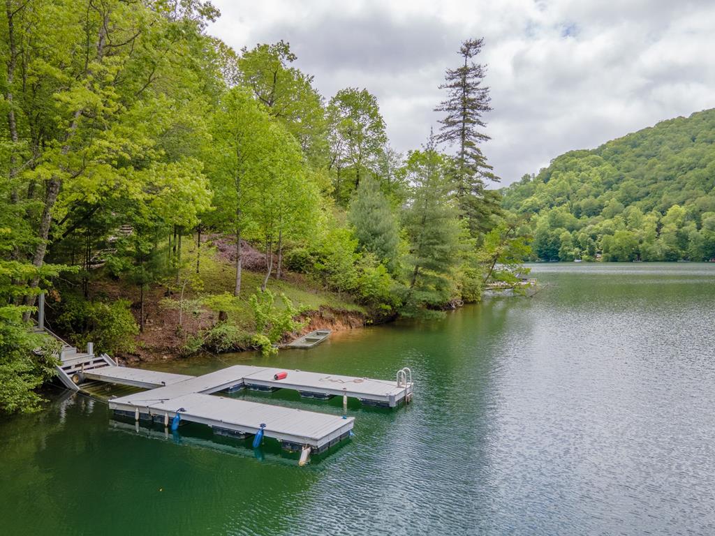 Topton, North Carolina, 28781, United States, 3 Bedrooms Bedrooms, ,4 BathroomsBathrooms,Residential,Active,2007166