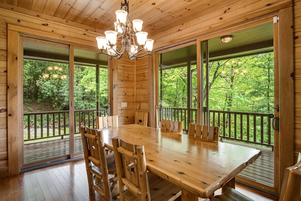 Topton, North Carolina, 28781, United States, 3 Bedrooms Bedrooms, ,4 BathroomsBathrooms,Residential,Active,2007166