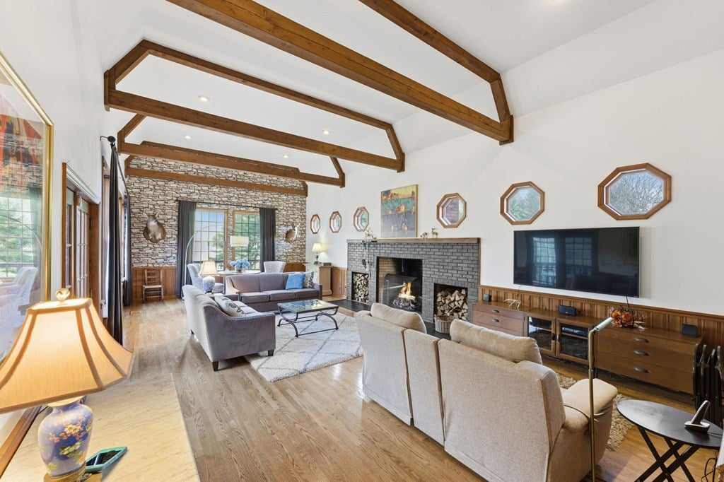 Franklin, North Carolina, 28734, United States, 3 Bedrooms Bedrooms, ,4 BathroomsBathrooms,Residential,Active,2007026