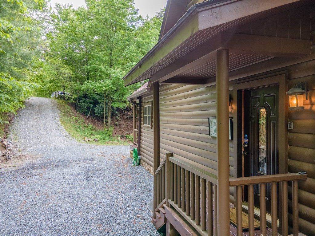 Topton, North Carolina, 28781, United States, 3 Bedrooms Bedrooms, ,4 BathroomsBathrooms,Residential,Active,2007166