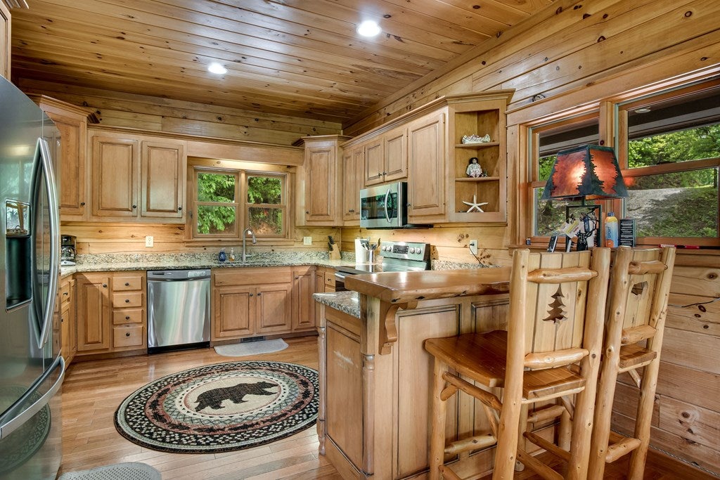 Topton, North Carolina, 28781, United States, 3 Bedrooms Bedrooms, ,4 BathroomsBathrooms,Residential,Active,2007166