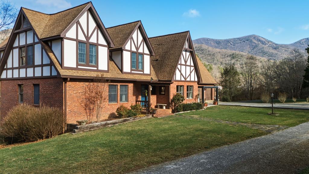 Franklin, North Carolina, 28734, United States, 3 Bedrooms Bedrooms, ,4 BathroomsBathrooms,Residential,Active,2007026