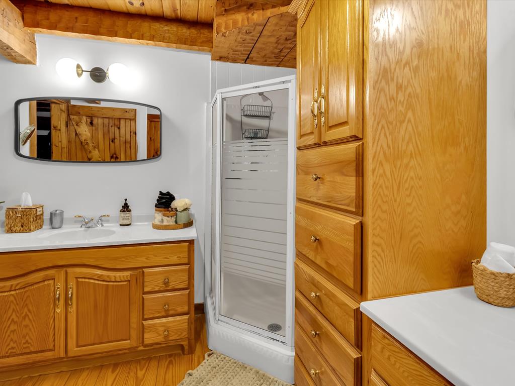 Robbinsville (Graham), North Carolina, 28771, United States, 6 Bedrooms Bedrooms, ,4 BathroomsBathrooms,Residential,Active,2006822