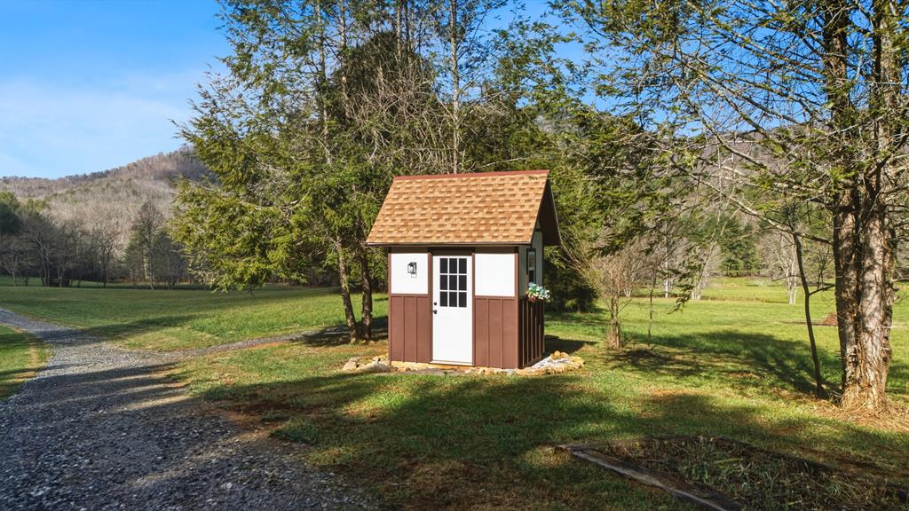 Franklin, North Carolina, 28734, United States, 3 Bedrooms Bedrooms, ,4 BathroomsBathrooms,Residential,Active,2007026