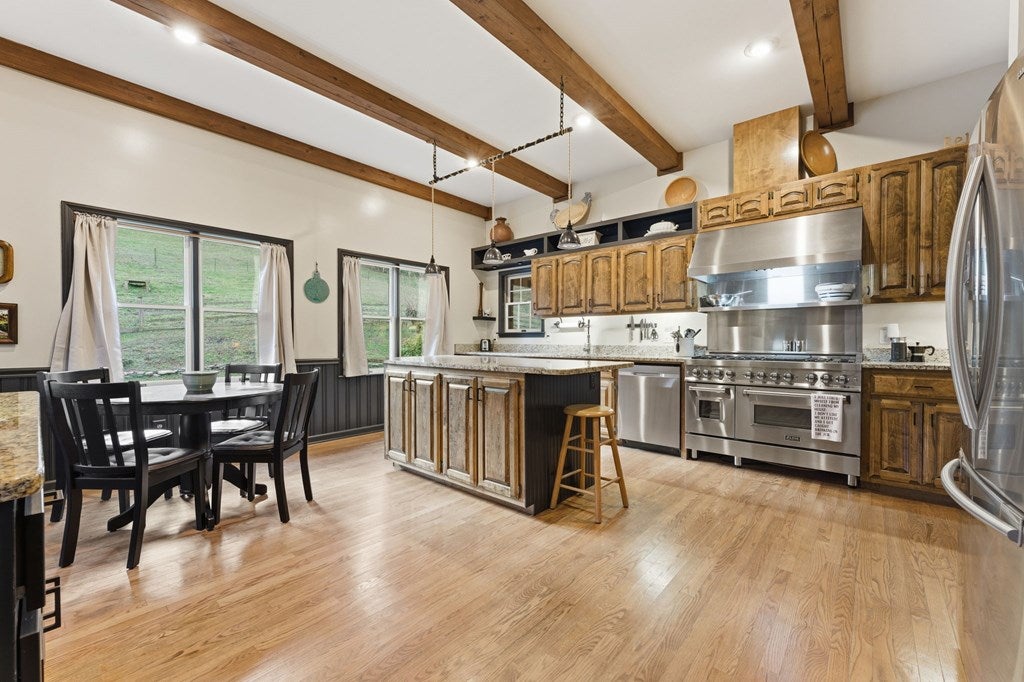 Franklin, North Carolina, 28734, United States, 3 Bedrooms Bedrooms, ,4 BathroomsBathrooms,Residential,Active,2007026