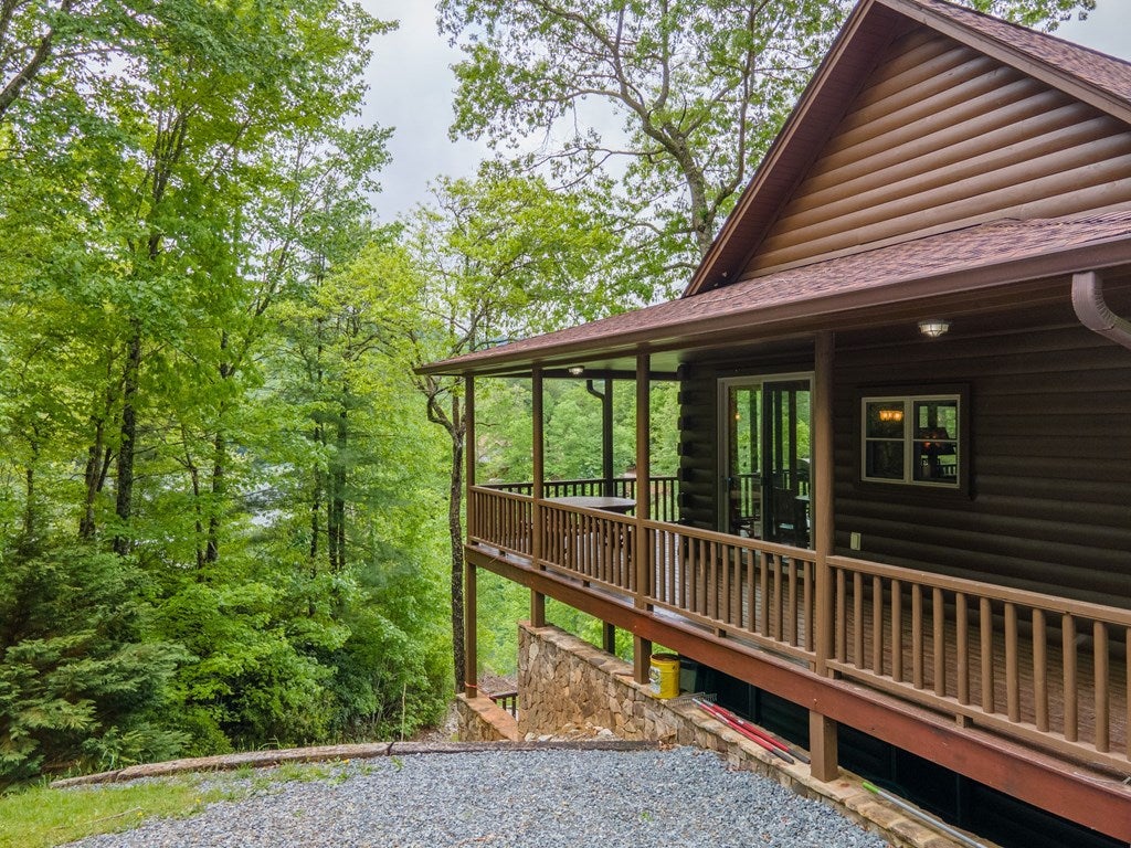 Topton, North Carolina, 28781, United States, 3 Bedrooms Bedrooms, ,4 BathroomsBathrooms,Residential,Active,2007166