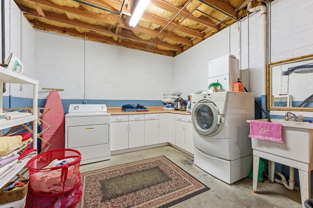 Franklin, North Carolina, 28734, United States, 3 Bedrooms Bedrooms, ,4 BathroomsBathrooms,Residential,Active,2007026