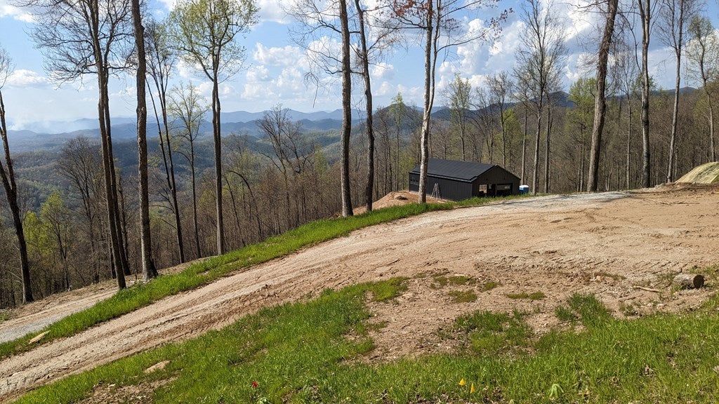 Franklin, North Carolina, 28734, United States, 2 Bedrooms Bedrooms, ,1 BathroomBathrooms,Residential,Active,1810496