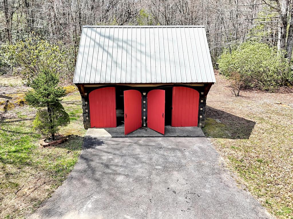 Robbinsville (Graham), North Carolina, 28771, United States, 6 Bedrooms Bedrooms, ,4 BathroomsBathrooms,Residential,Active,2006822