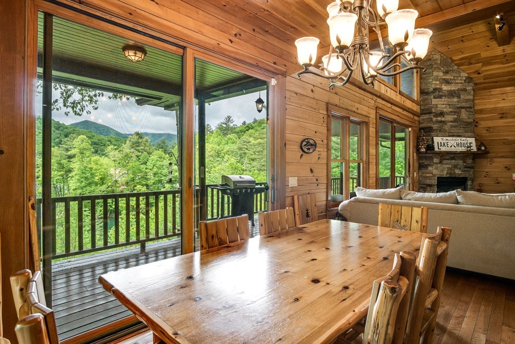 Topton, North Carolina, 28781, United States, 3 Bedrooms Bedrooms, ,4 BathroomsBathrooms,Residential,Active,2007166