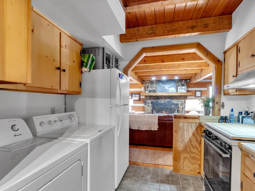 Robbinsville (Graham), North Carolina, 28771, United States, 6 Bedrooms Bedrooms, ,4 BathroomsBathrooms,Residential,Active,2006822