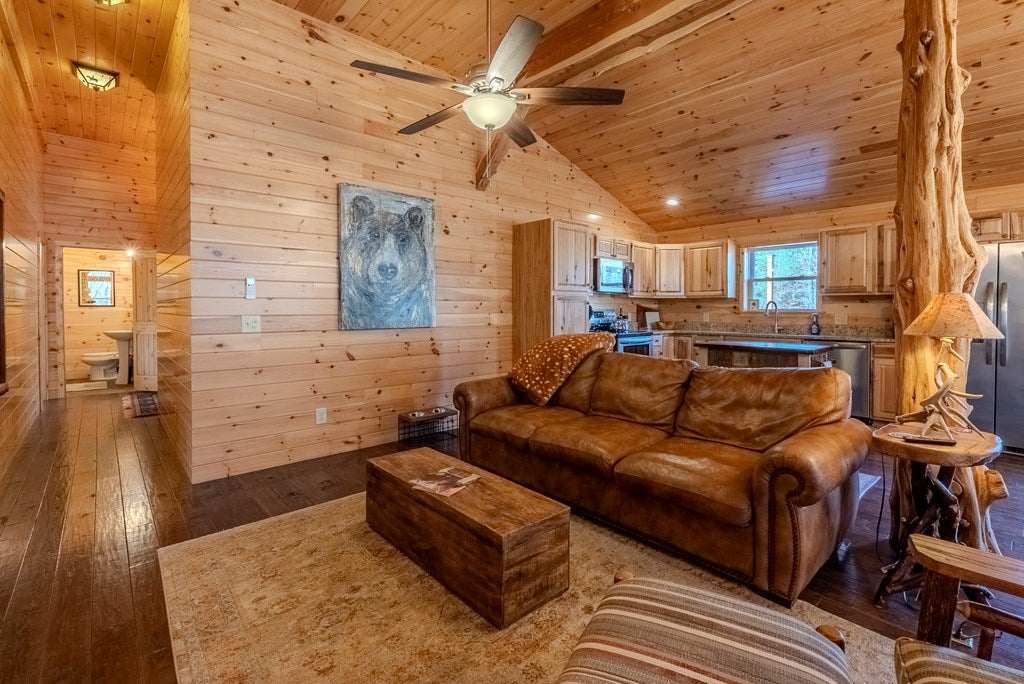 Otto, North Carolina, 28763, United States, 4 Bedrooms Bedrooms, ,6 BathroomsBathrooms,Residential,Active,2007240