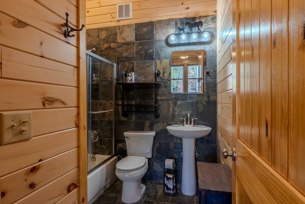 Otto, North Carolina, 28763, United States, 4 Bedrooms Bedrooms, ,6 BathroomsBathrooms,Residential,Active,2007240