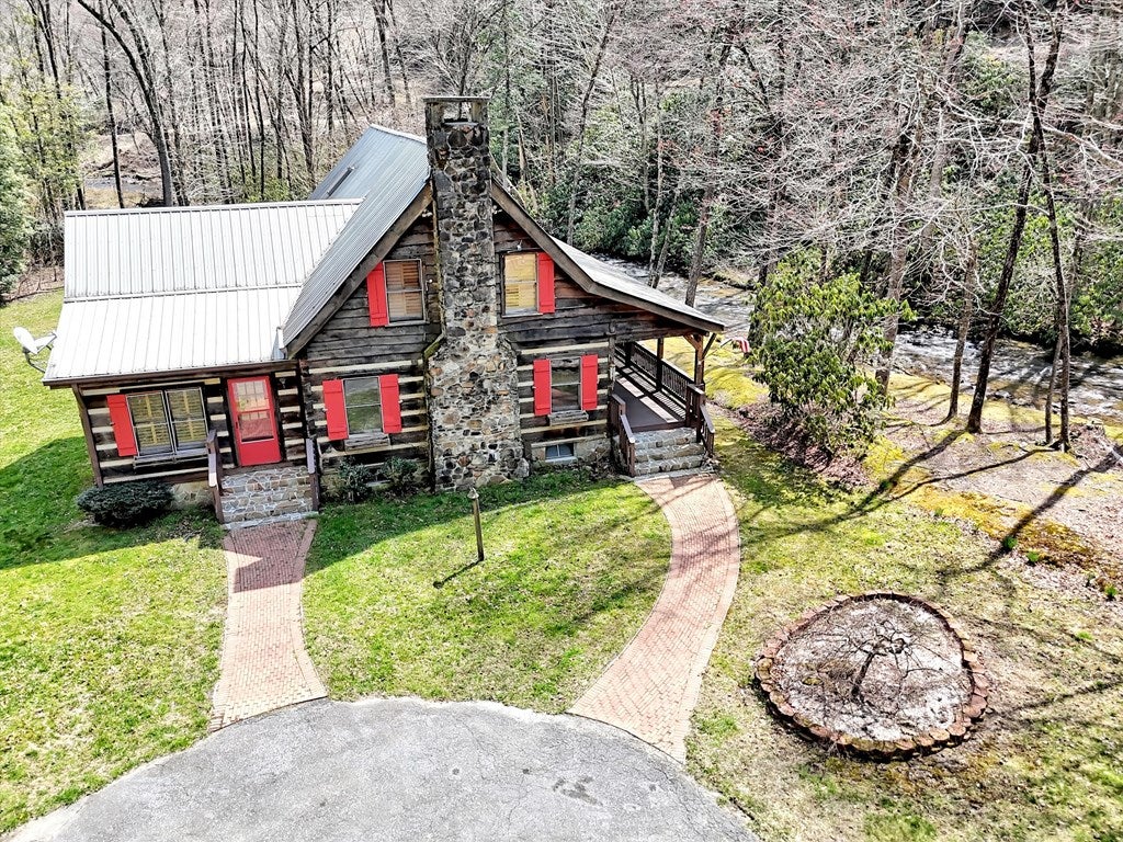 Robbinsville (Graham), North Carolina, 28771, United States, 6 Bedrooms Bedrooms, ,4 BathroomsBathrooms,Residential,Active,2006822