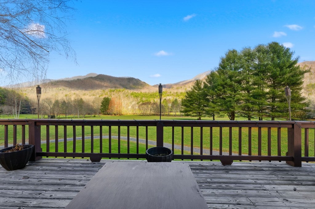 Franklin, North Carolina, 28734, United States, 3 Bedrooms Bedrooms, ,4 BathroomsBathrooms,Residential,Active,2007026