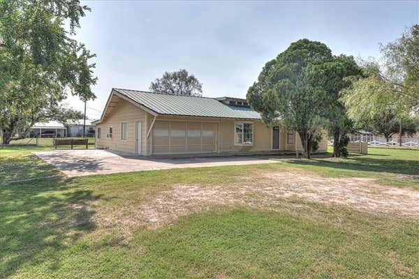 100 HARBOR CIR, MATHIS, TX 78368 - Image 1