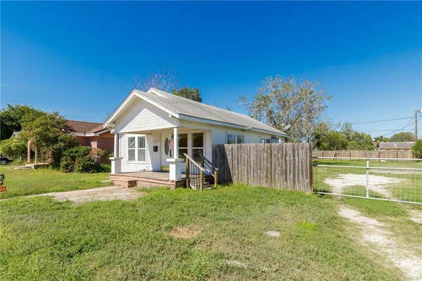 216 W SANTA GERTRUDIS ST, KINGSVILLE, TX 78363, photo 4 of 26